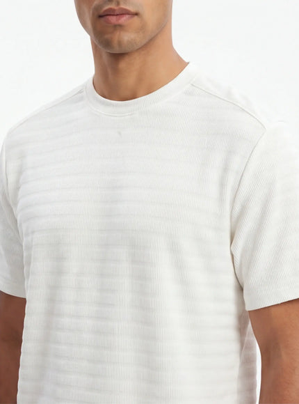Avantgarde T-Shirt – mit seidenartigem Griff und architektonischem Design