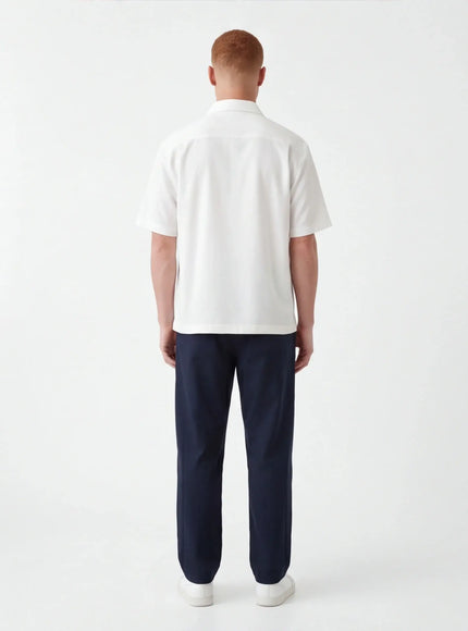 Minimalistisches T-Shirt – mit thermischer Isolierung für eine urbane Ästhetik
