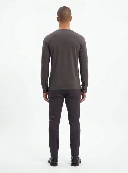 T-Shirt Avant-Garde – en Matériau Durable avec des Détails Raffinés