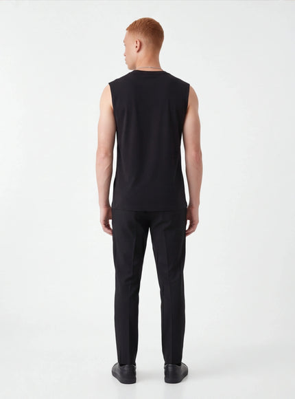 Verfeinertes Tanktop – mit matter Oberfläche und architektonischem Design