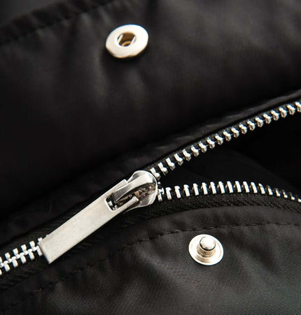 Close-up of the zipper detail on the Retro Flight Jacket – Oversized, showcasing quality craftsmanship and design.
