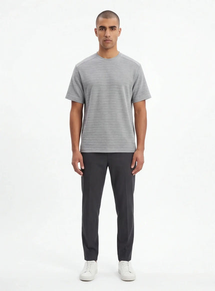 Avantgarde T-Shirt – mit seidenartigem Griff und architektonischem Design