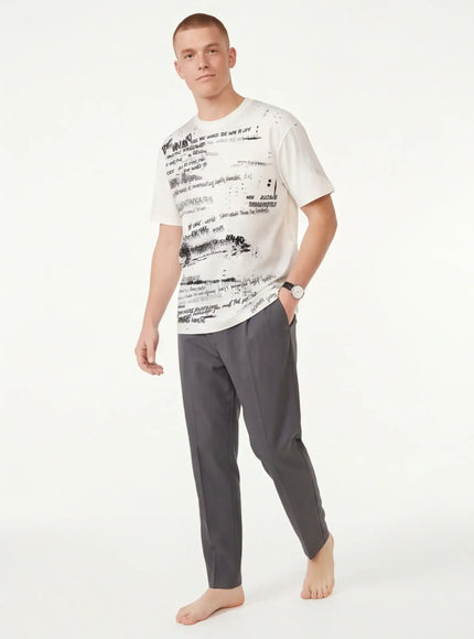 Minimalist T-Shirt by Grozavu - Studio Focus (Pos 12)