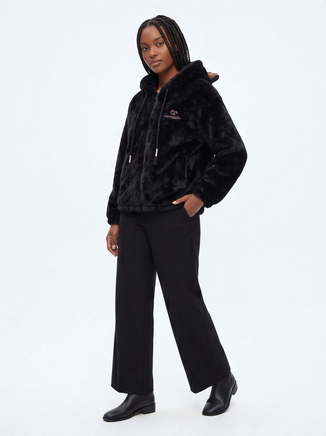 Giacca con orecchie di gatto e colletto in pelliccia must-have