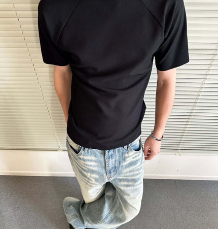 Seamless Jacquard TShirt – Loose Fit worn by a model with loose-fit jeans, showcasing a casual yet modern style.