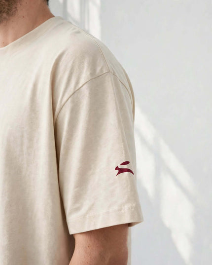 Macro of the Grozavu sleeve logo on the 237 g/m² heavyweight tee