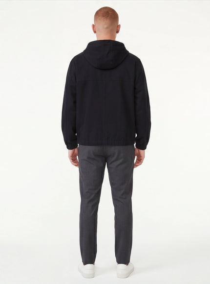 Veste à capuche avec cordon indispensable