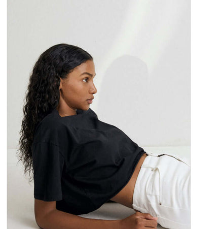 Sport Crop Cotton Top - Loose Fit - Black cropped top with round neckline, worn casually with white pants.