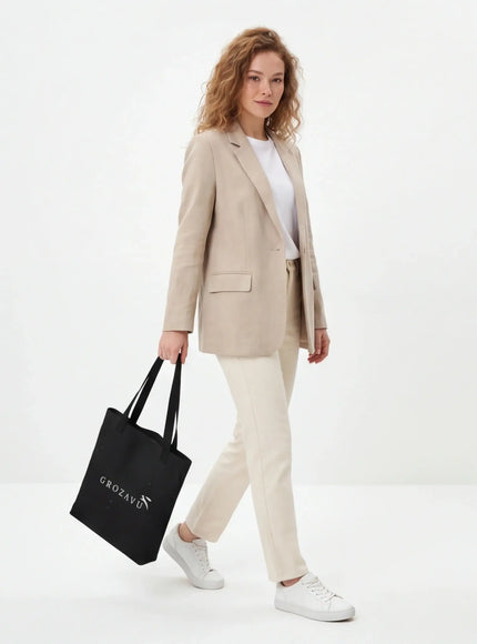 Zeitlose Tasche – aus organischer Faser mit makellosem Schnitt