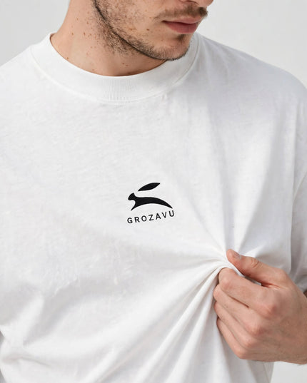 Macro of the 200 g/m² organic combed cotton on the wide collar tee