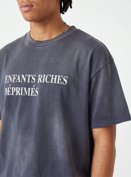 Tricou Minimalist – cu un Finisaj Mat în Ediție Limitată