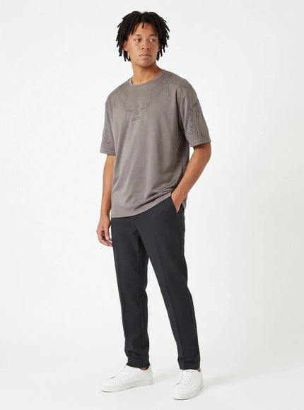 Tricou urban-chic – cu o atingere asemănătoare mătăsii pentru o estetică urbană
