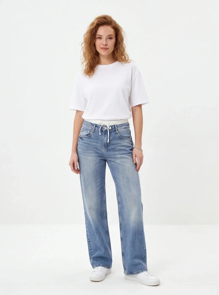 Jeans Elevados – con Textura Premium y Diseño Arquitectónico