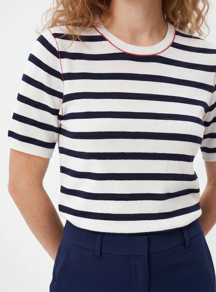 Vêtements Oversized – en Tissu Respirant avec Design Architectural