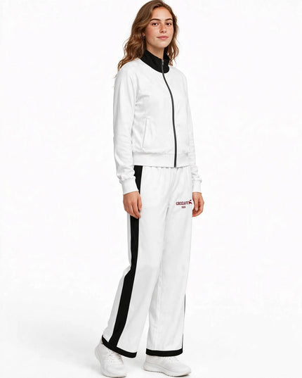 Three-quarter view of the women's 300 g/m² wide-leg pants