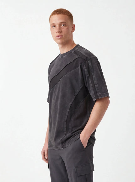 T-Shirt Dinamica – in Materiale Ultra-Morbido con Attitudine Streetwear
