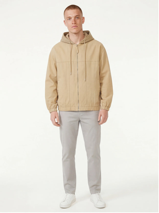 Veste à capuche avec cordon indispensable