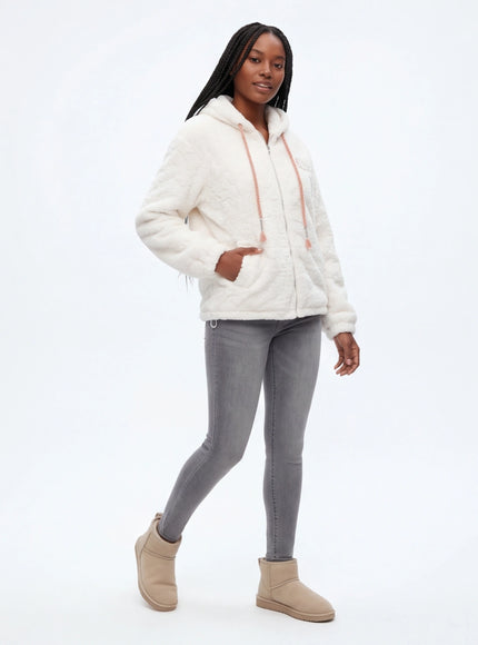Veste avec col en fourrure et oreilles de chat incontournable