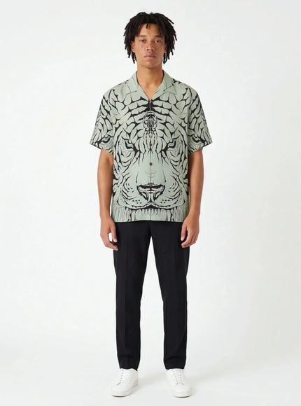 Camiseta Impecable – con un Toque Similar a la Seda para una Silueta Audaz