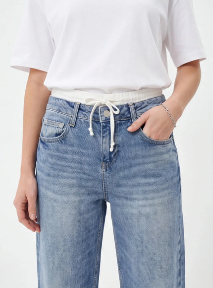 Jeans Elevados – con Textura Premium y Diseño Arquitectónico